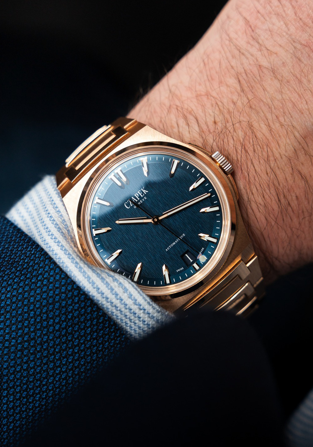 Czapek Antarctique Mount Erebus Deep Blue Full Rose Gold 5N - Lifestyle2