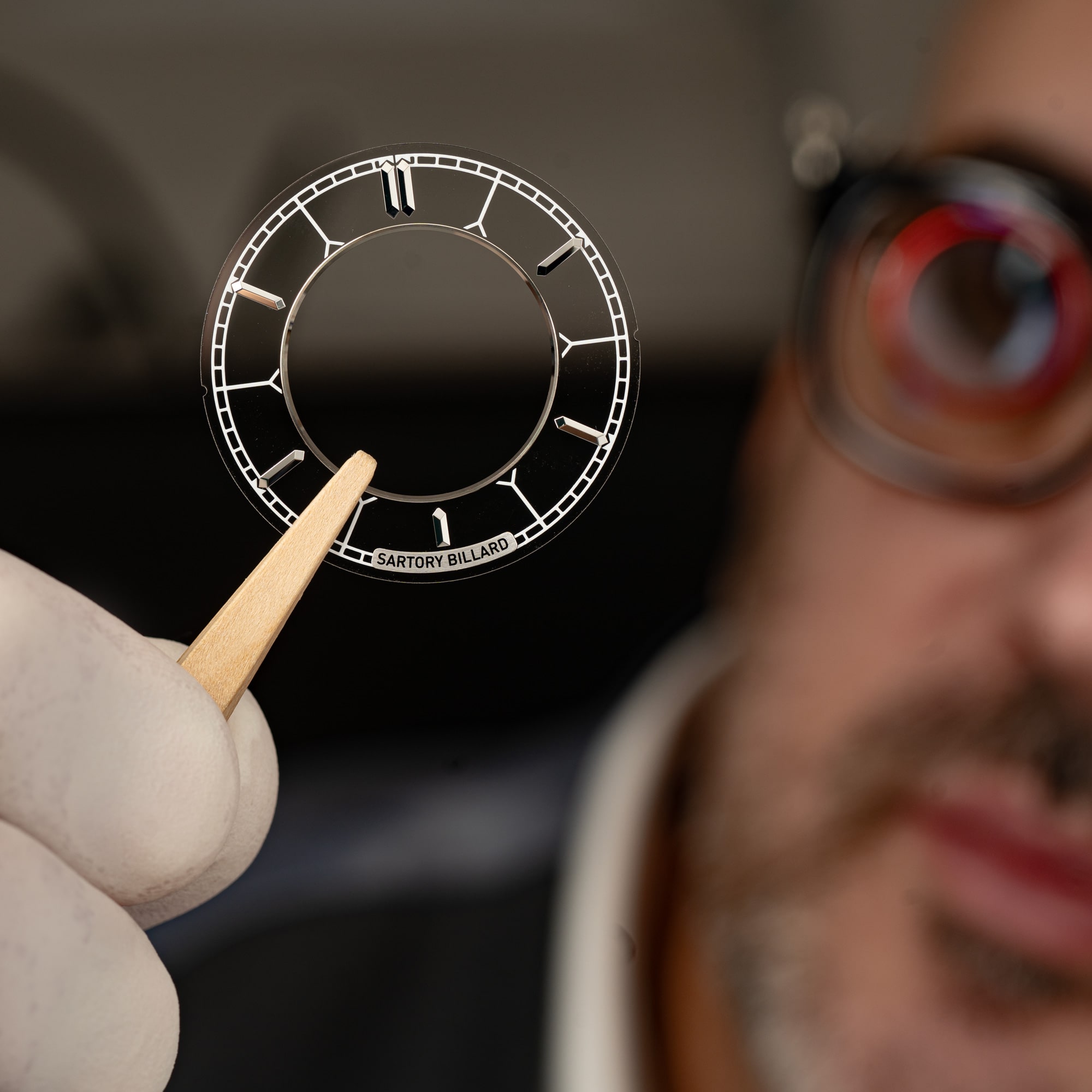 Sapphire disk features a diamond-polished inner ring