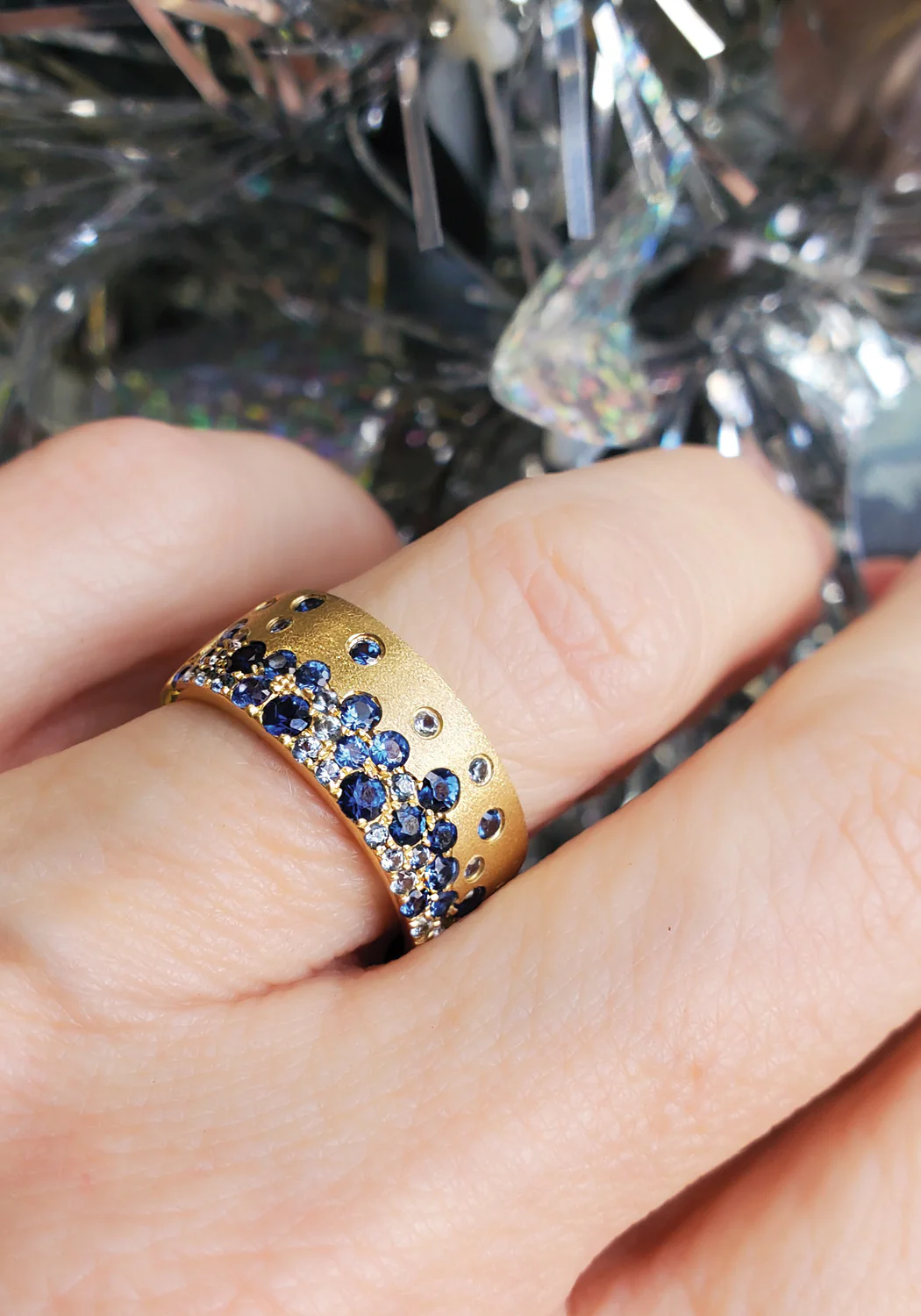 Dilamani 14K Yellow Gold Confetti Sapphire Cigar Band