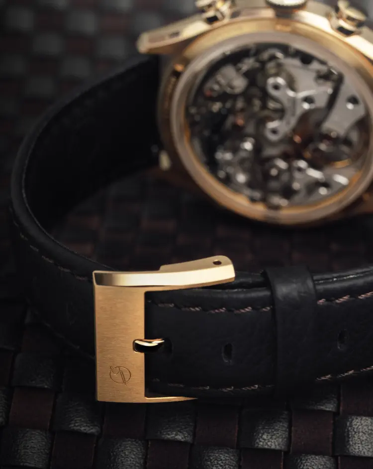 Sapphire glass caseback and strap of the Singer Reimagined Heritage V72 Gold