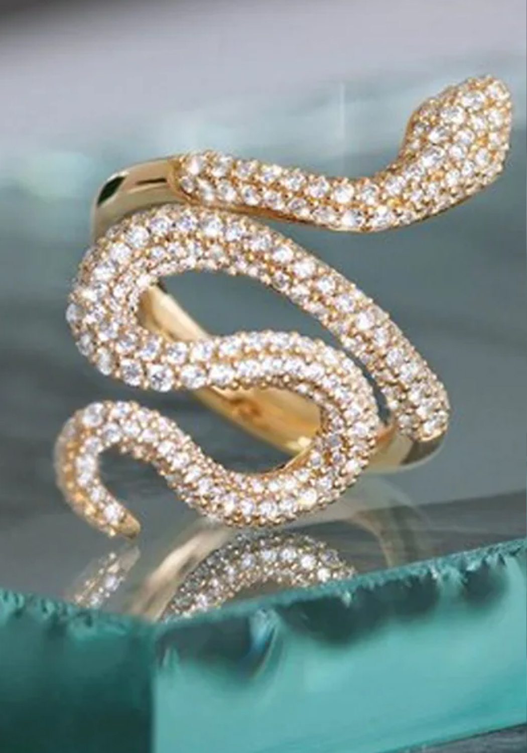 Ole Lynggaard Snakes 18KYG Pavé Diamond Snake Ring